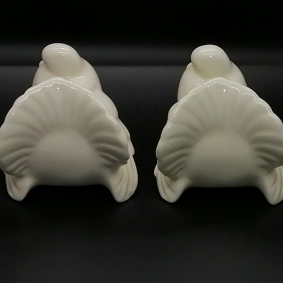 VTG. Pair of Porcelain Doves - Picture 6 of 13